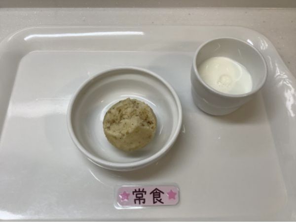 <おやつ>  常食ごまみそ蒸しパン牛乳