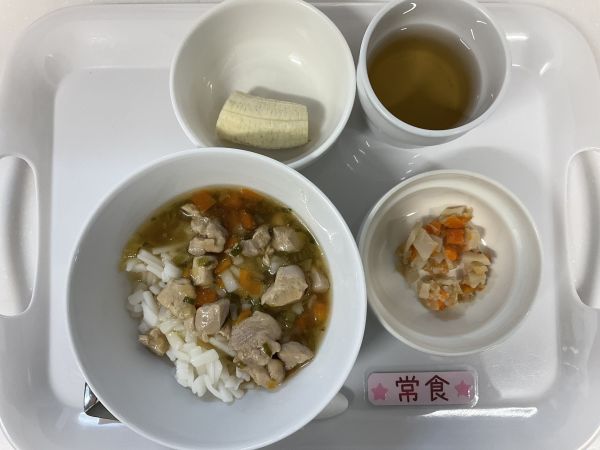 〈常食〉鶏肉と大根おろしうどんれんこんとツナのみそ炒めバナナ