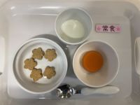 《常食》おやつは人参ゼリーです。