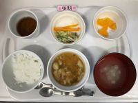 <後期>軟飯かれい煮ブロッコリーのおかか煮みそ汁オレンジ