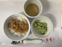 〈常食〉きのこスパゲッティほうれん草とコーンのサラダ