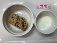《常食》おやつはあんこのパウンドケーキです。