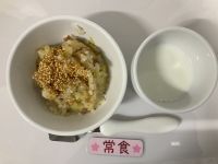 〈常食〉牛乳さつま芋とひき肉の混ぜご飯