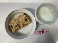《常食》おやつはあんこのパウンドケーキです。