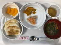 〈常食〉米粉パン鶏肉のオーロラソースかぼちゃのオリーブ油焼きスープみかん