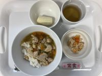 〈常食〉鶏肉と大根おろしうどんれんこんとツナのみそ炒めバナナ